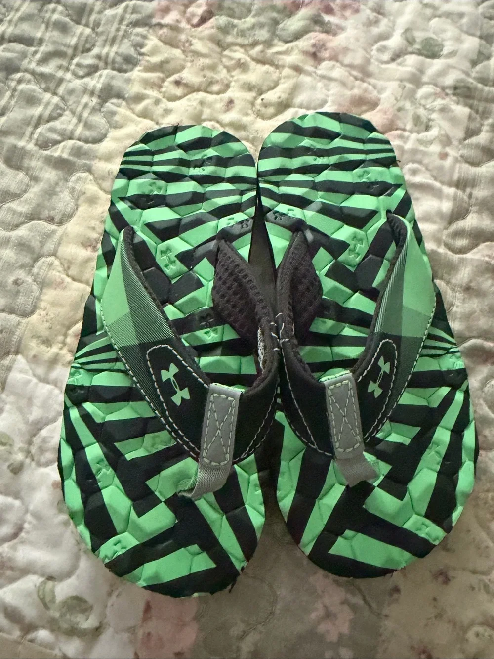 Boys size 13 Under Armour sandals vgc.